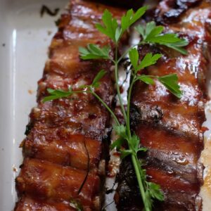 TIRA DE COSTILLA DE CERDO CONFITADA